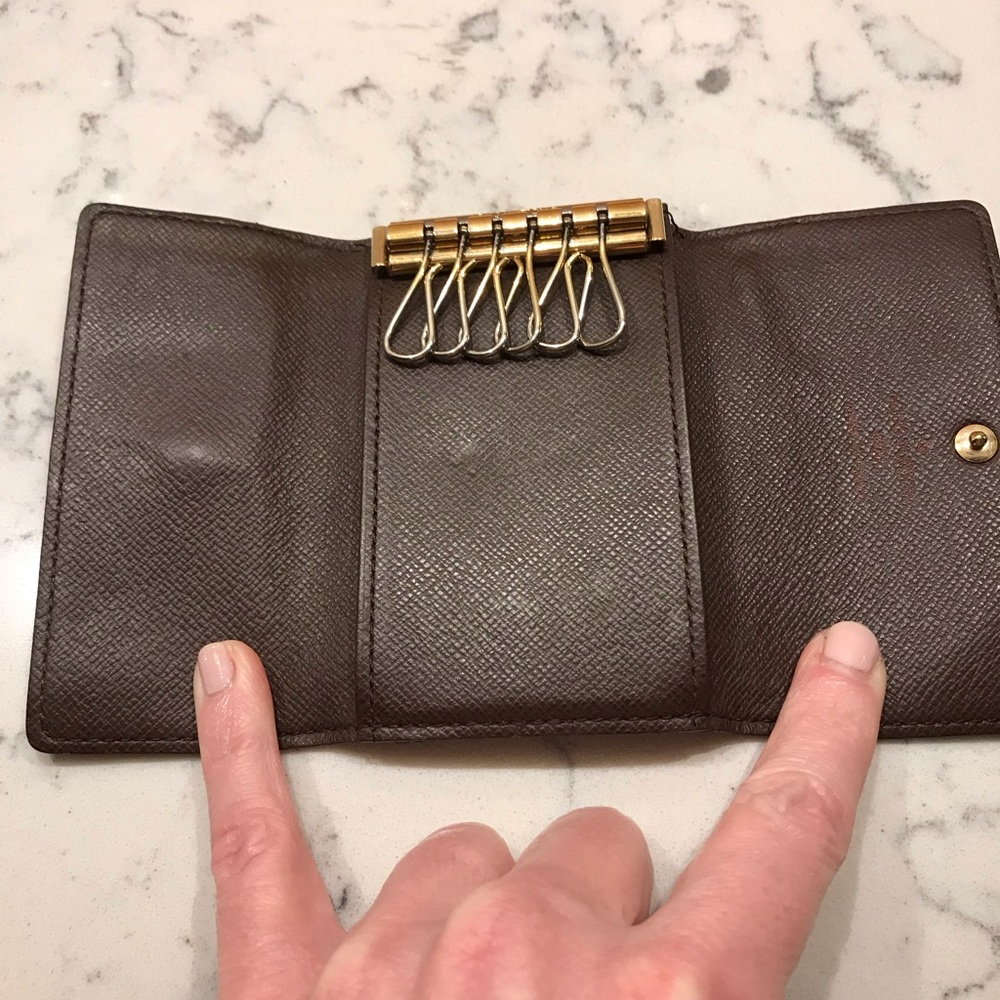 Louis Vuitton 6 key holder - Picture 7 of 8